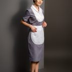 Grembiule-Rita-Indossato-su-vestito-grigio