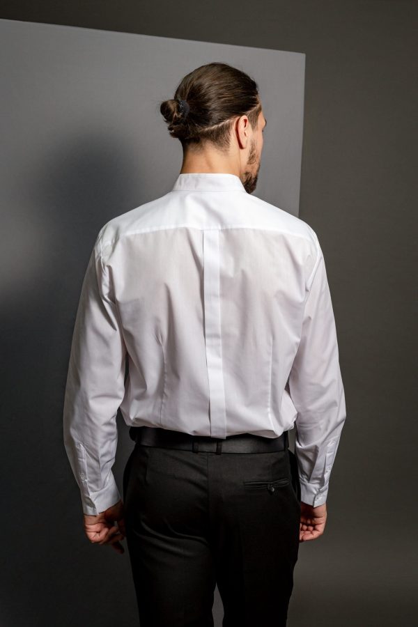 Leo-White-back Leo-White-back