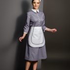 Luna-Grey-su-abito-grigio